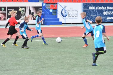 Orenburg, Rusya Federasyonu - 2017 yıl 28, Mayıs: çocuklar futbol oynamak