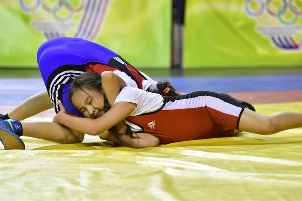 Orenburg, Rússia-5 de maio de 2017 ano: Meninas competem no freestyle wrestling — Fotografia de Stock