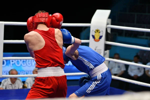 Orenburg, Rusland-maj 7, 2017 år: Drenge boksere konkurrere - Stock-foto