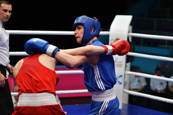 Orenburg, Rosja-7 maja 2017 roku: chłopcy bokserzy konkurować — Zdjęcie stockowe