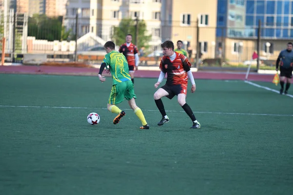 Orenburg, Russia, 8 June 2017 year: Men play soccer — Stock Photo, Image