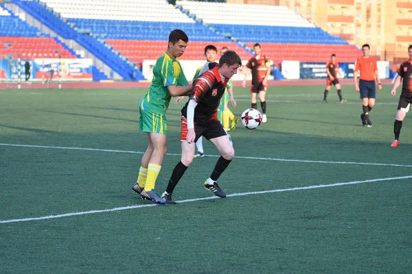 Orenburg, Rusya, 8 Haziran 2017 yıl: erkekler futbol oynamak