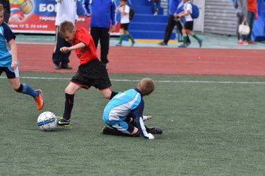 Orenburg, Rusya Federasyonu - 2017 yıl 28, Mayıs: çocuklar futbol oynamak