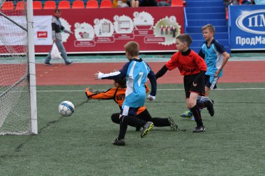 Orenburg, Rusya Federasyonu - 2017 yıl 28, Mayıs: çocuklar futbol oynamak