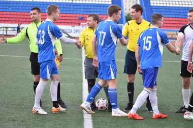 Orenburg, Rusya, 8 Haziran 2017 yıl: erkekler futbol oynamak