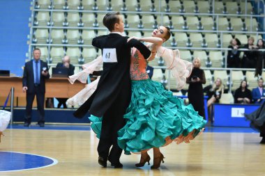 Orenburg, Rusya Federasyonu - 12 Kasım 2016: kız ve erkek dans.