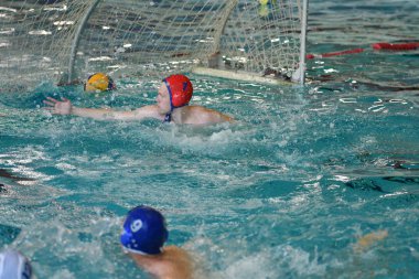 Orenburg, Rusya Federasyonu-Mayıs 4, 2017 yıl: çocuklar su polo oynamak