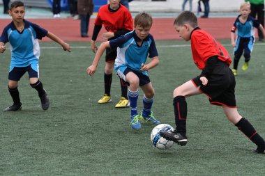 Orenburg, Rusya Federasyonu - 2017 yıl 28, Mayıs: çocuklar futbol oynamak