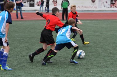 Orenburg, Rusya Federasyonu - 2017 yıl 28, Mayıs: çocuklar futbol oynamak