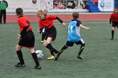 Orenburg, Rusya Federasyonu - 2017 yıl 28, Mayıs: çocuklar futbol oynamak