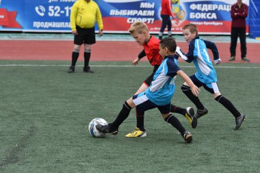Orenburg, Rusya Federasyonu - 2017 yıl 28, Mayıs: çocuklar futbol oynamak