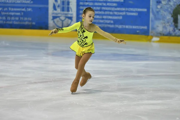 오렌부르크, 러시아-3 월 25 일, 2017 년: 여자 피겨 스케이팅에서 경쟁 — 스톡 사진
