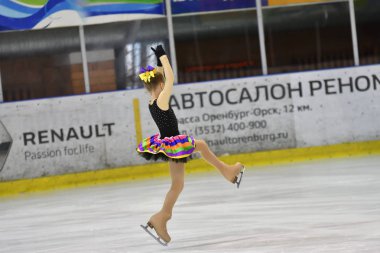 Orenburg, Rusya Federasyonu - 25 Şubat 2017 yıl: kız rekabet Artistik Patinaj