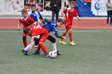 Orenburg, Rusya Federasyonu - 2017 yıl 28, Mayıs: çocuklar futbol oynamak