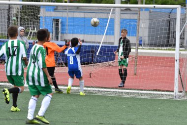 Orenburg, Rusya Federasyonu - 2017 yıl 28, Mayıs: çocuklar futbol oynamak