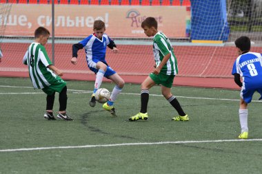 Orenburg, Rusya Federasyonu - 2017 yıl 28, Mayıs: çocuklar futbol oynamak