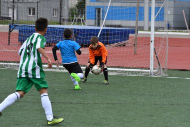 Orenburg, Rusya Federasyonu - 2017 yıl 28, Mayıs: çocuklar futbol oynamak