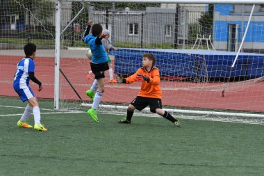 Orenburg, Rusya Federasyonu - 2017 yıl 28, Mayıs: çocuklar futbol oynamak