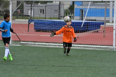 Orenburg, Rusya Federasyonu - 2017 yıl 28, Mayıs: çocuklar futbol oynamak