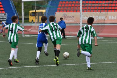 Orenburg, Rusya Federasyonu - 2017 yıl 28, Mayıs: çocuklar futbol oynamak