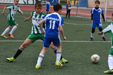 Orenburg, Rusya Federasyonu - 2017 yıl 28, Mayıs: çocuklar futbol oynamak