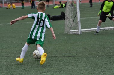Orenburg, Rusya Federasyonu - 2017 yıl 28, Mayıs: çocuklar futbol oynamak