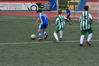Orenburg, Rusya Federasyonu - 2017 yıl 28, Mayıs: çocuklar futbol oynamak