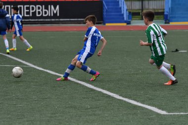 Orenburg, Rusya Federasyonu - 2017 yıl 28, Mayıs: çocuklar futbol oynamak