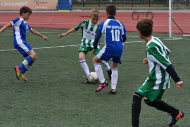 Orenburg, Rusya Federasyonu - 2017 yıl 28, Mayıs: çocuklar futbol oynamak