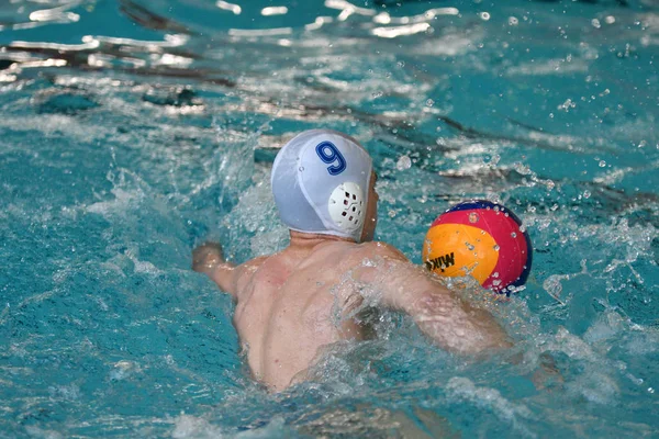 Orenburg, Rusia-Mayo 4, 2017 años: los niños juegan en waterpolo —  Fotos de Stock