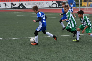 Orenburg, Rusya Federasyonu - 2017 yıl 28, Mayıs: çocuklar futbol oynamak