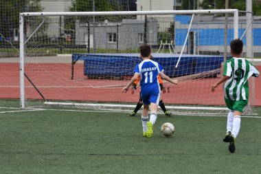 Orenburg, Rusya Federasyonu - 2017 yıl 28, Mayıs: çocuklar futbol oynamak