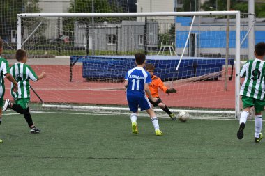 Orenburg, Rusya Federasyonu - 2017 yıl 28, Mayıs: çocuklar futbol oynamak