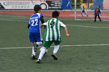 Orenburg, Rusya Federasyonu - 2017 yıl 28, Mayıs: çocuklar futbol oynamak