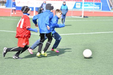 Orenburg, Rusya Federasyonu-Nisan 26, 2017 yıl: çocuklar futbol oynamak