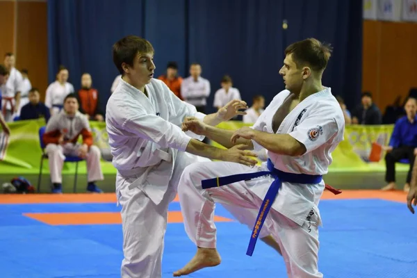 Orenburg, Russia - March 5, 2017 year: Boys compete in karate — Stock Photo, Image