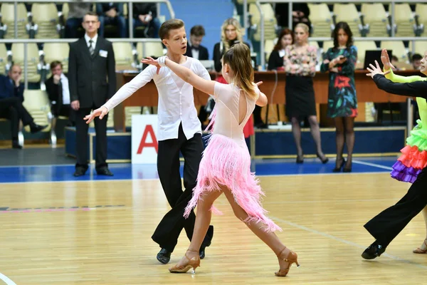Orenburg, Ryssland - 11 December 2016: Flicka och pojke Dans — Stockfoto