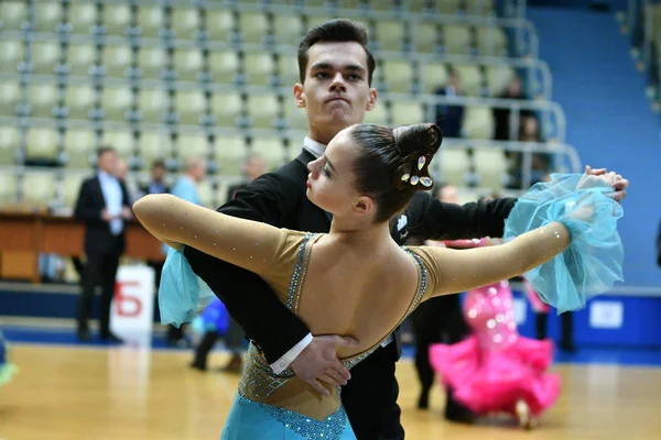 Orenburg, Ryssland - 11 December 2016: Flicka och pojke Dans — Stockfoto