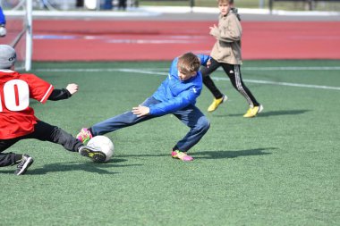Orenburg, Rusya Federasyonu-Nisan 26, 2017 yıl: çocuklar futbol oynamak