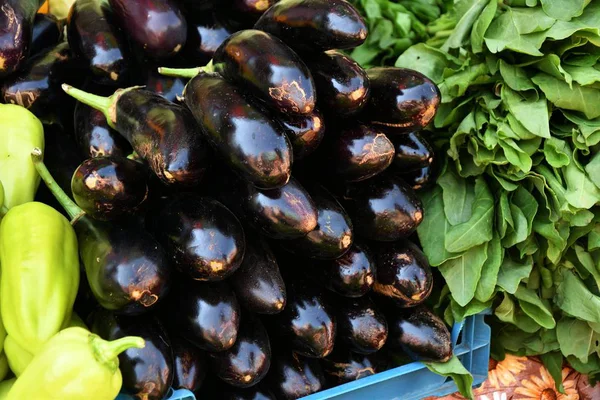 Fresh vegetables and herbs are sold at the Bazaar — Stock Photo, Image