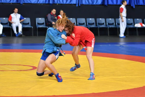 Orenburg, Rusya Federasyonu - 29 Ekim 2016: kız rekabet içinde Sambo