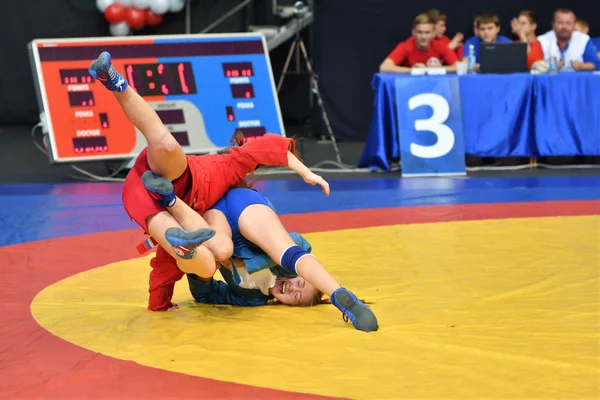 Orenburg, Rusland - 29 oktober 2016: meisjes concurreren in Sambo — Stockfoto