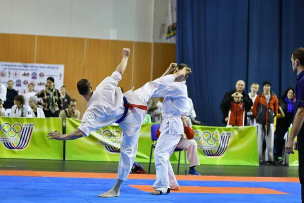 Orenburg, Rusya Federasyonu - 5 Şubat 2017 yıl: Boys rekabet içinde karate — Stok fotoğraf