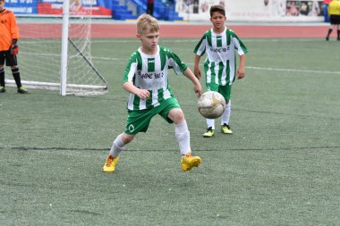 Orenburg, Rusya Federasyonu - 2017 yıl 28, Mayıs: çocuklar futbol oynamak