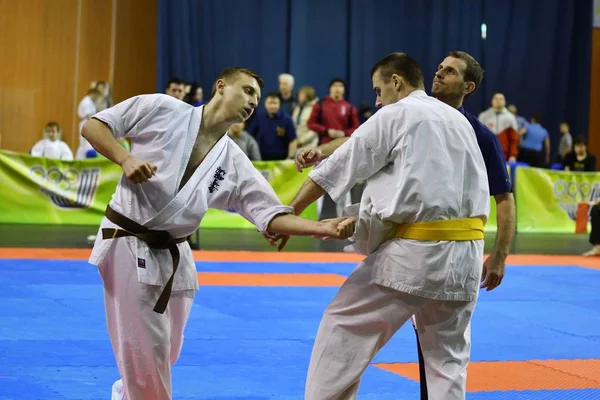 Orenburg, Rusya Federasyonu - 5 Şubat 2017 yıl: Boys rekabet içinde karate — Stok fotoğraf