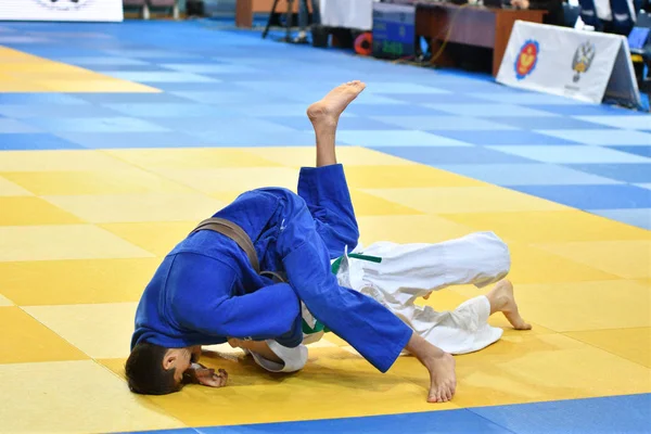 Orenburg, Rusia - 21 de octubre de 2016: Los niños compiten en Judo —  Fotos de Stock