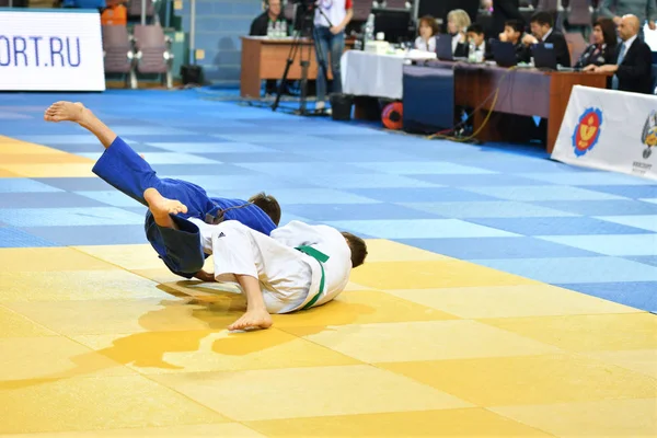 Orenburg, Rusia - 21 de octubre de 2016: Los niños compiten en Judo —  Fotos de Stock