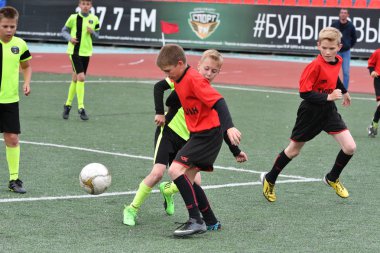 Orenburg, Rusya Federasyonu - 2017 yıl 28, Mayıs: çocuklar futbol oynamak