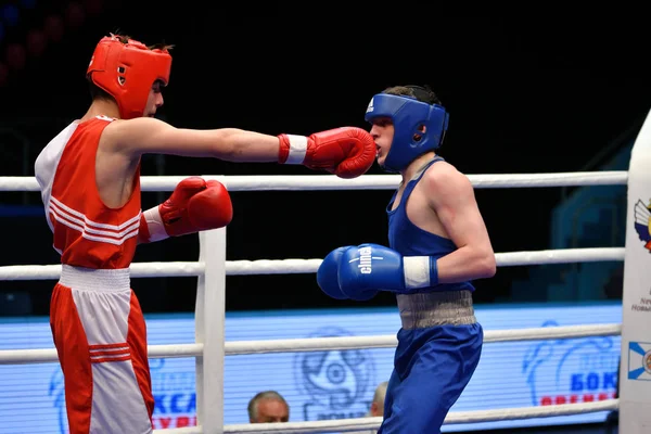 Orenburg, Rusya Federasyonu - 2017 yıl 7 Mayıs: çocuklar boksörler rekabet