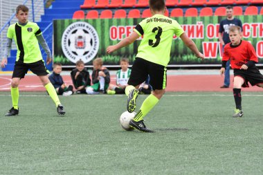 Orenburg, Rusya Federasyonu - 2017 yıl 28, Mayıs: çocuklar futbol oynamak